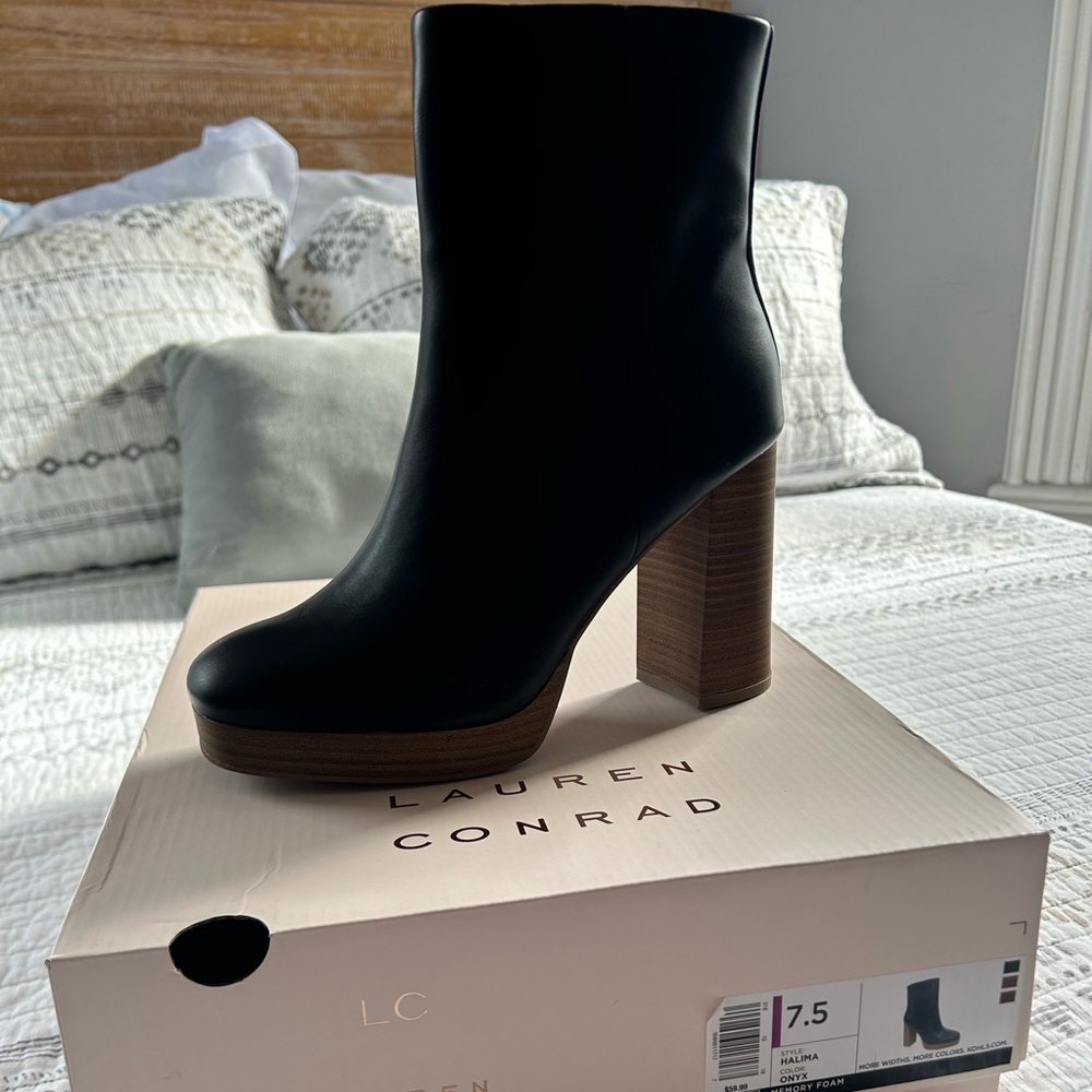NIB Lauren Conrad boots